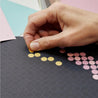 Pixel Art Puzzle με αυτοκόλλητες κουκκίδες - Κορίτσι με μαργαριταρένιο σκουλαρίκι